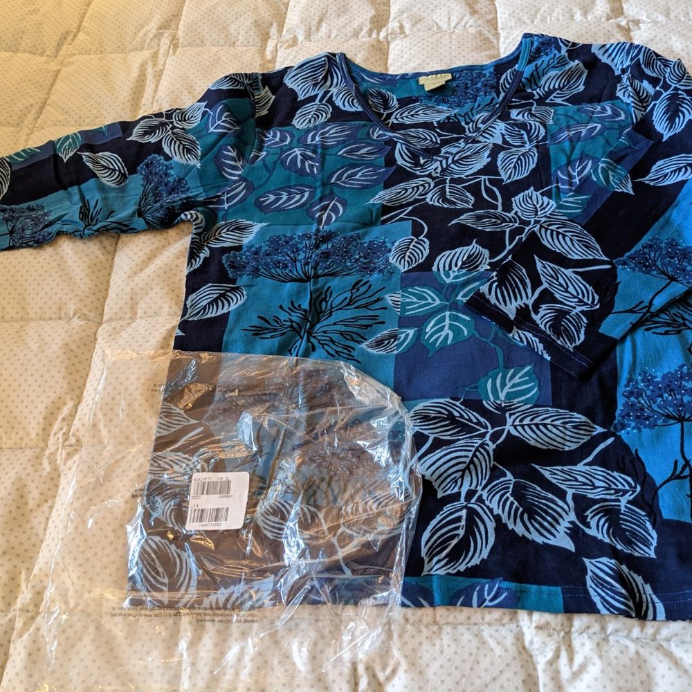 Appleseeds V-neck 3/4 sleeve Top - Picture 4 of 4